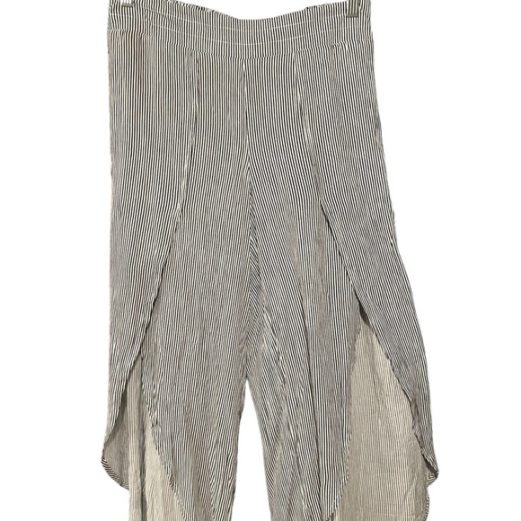 Maurices Striped Gaucho Pants NWT - Picture 4 of 4